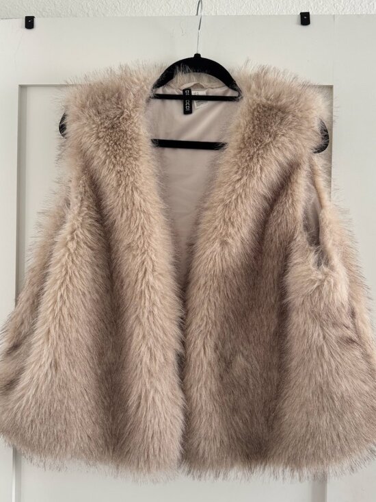 H&M Jackets & Blazers - H&M Faux Fur Vest Beige XL Soft Cozy Luxury Look